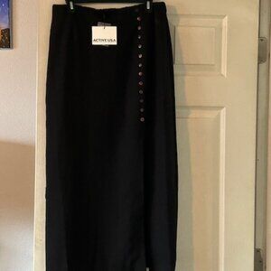 NWT Black Woven Fabric Midi Skirt w/Coconut Buttons & Front Split - Size L